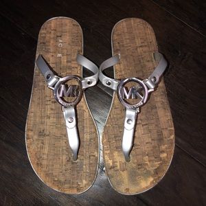 Michael Kors preloved cute flip flops